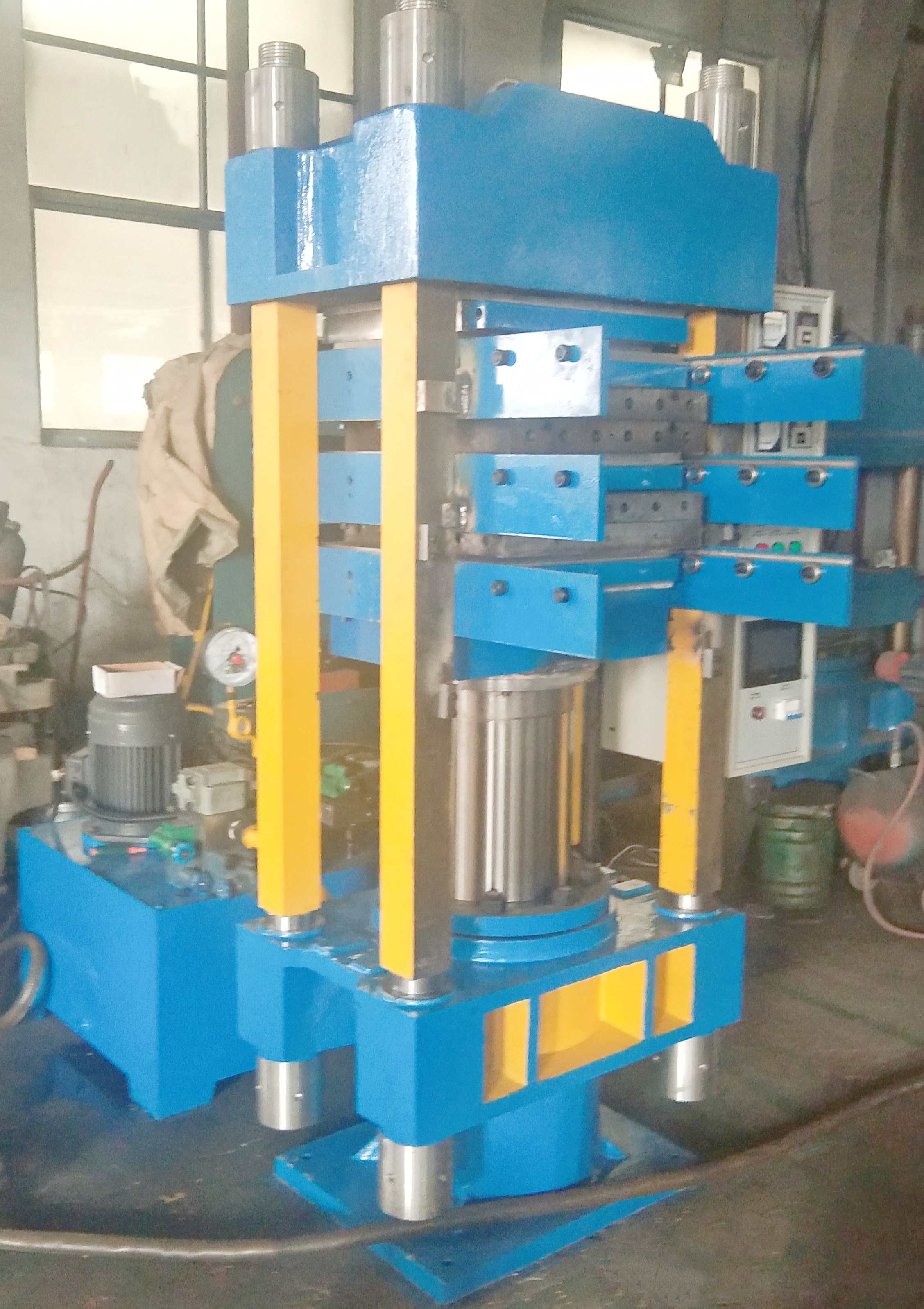 150T TVULCANIZING PRESS