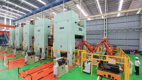 ▲SEYI Machinery’s Straight Side Mechanical Press (Link Motion)- The SLG is suitable for forming automotive metal plates and it applies a link motion crank-shaft transmission mechanism with a main gear, enabling it to touch flexibly when pressing, reducing vibration, noise, and heat, and extending the life of the piercing tool. With a low energy cost design, it reduces energy consumption by more than 20%. ▲SEYI Machinery’s Straight Side Mechanical Press (Link Motion)- The SLG is suitable for forming automotive metal plates and it applies a link motion crank-shaft transmission mechanism with a main gear, enabling it to touch flexibly when pressing, reducing vibration, noise, and heat, and extending the life of the piercing tool. With a low energy cost design, it reduces energy consumption by more than 20%.