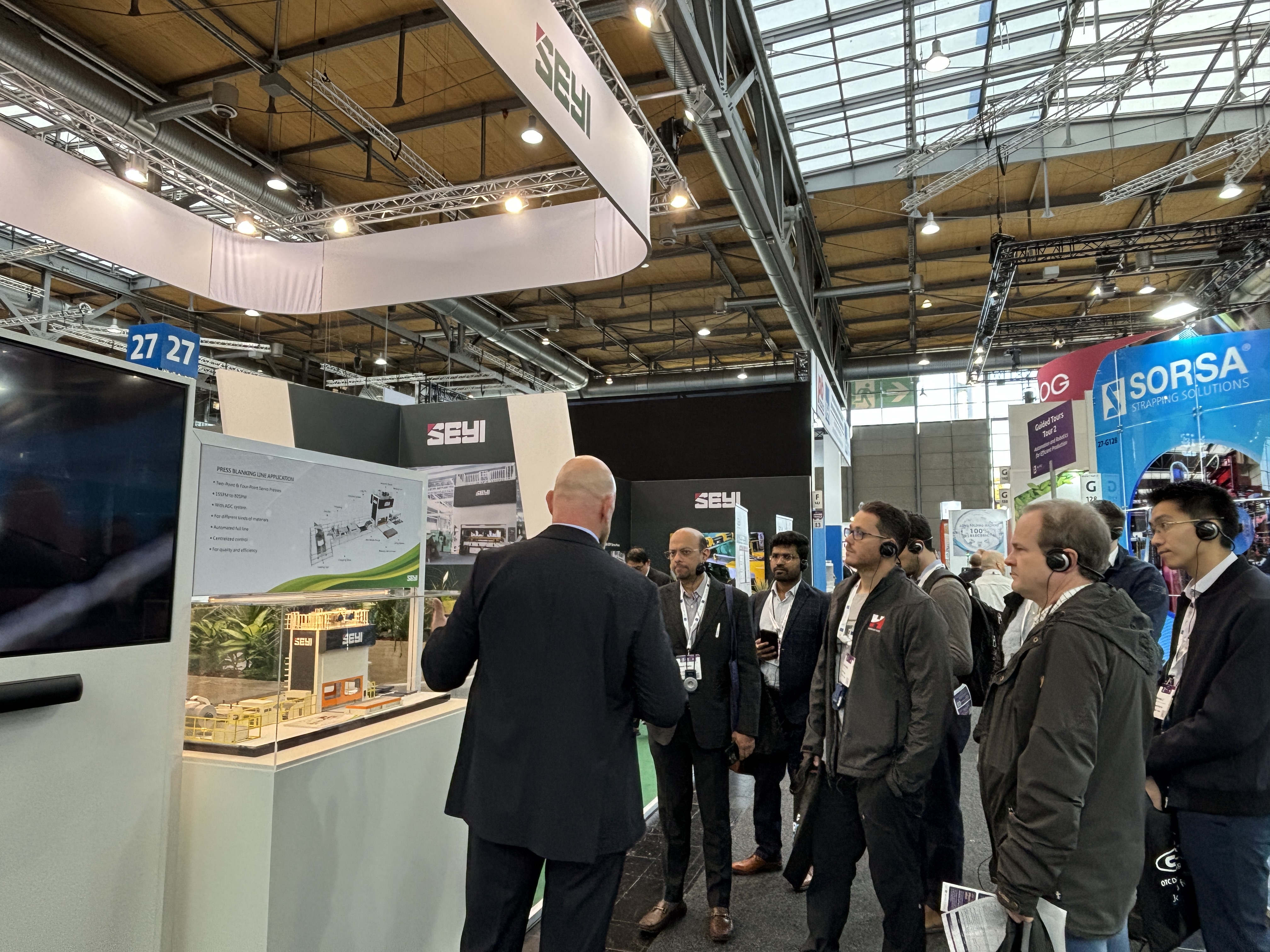 Introduce press lines solutions to customers. Introduce press lines solutions to customers.